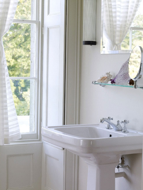 Bathroom of East Wing, Lodsworth House, West Sussex, luxury country property to rent